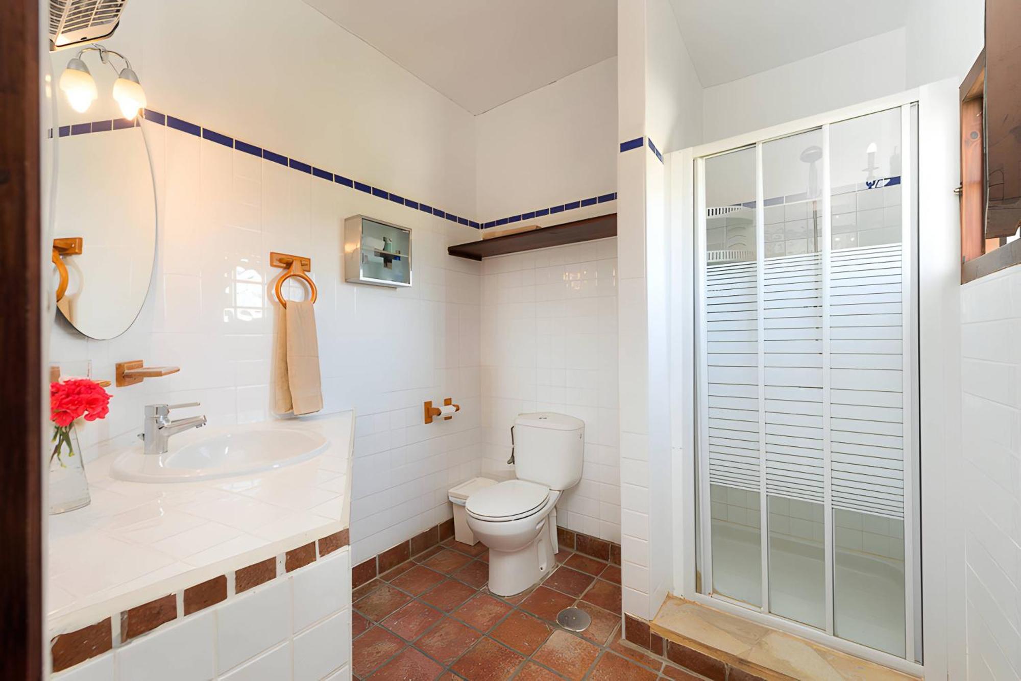 Castle Tower Apartment In Rural Holiday Park 'Bernard' Tolox Εξωτερικό φωτογραφία