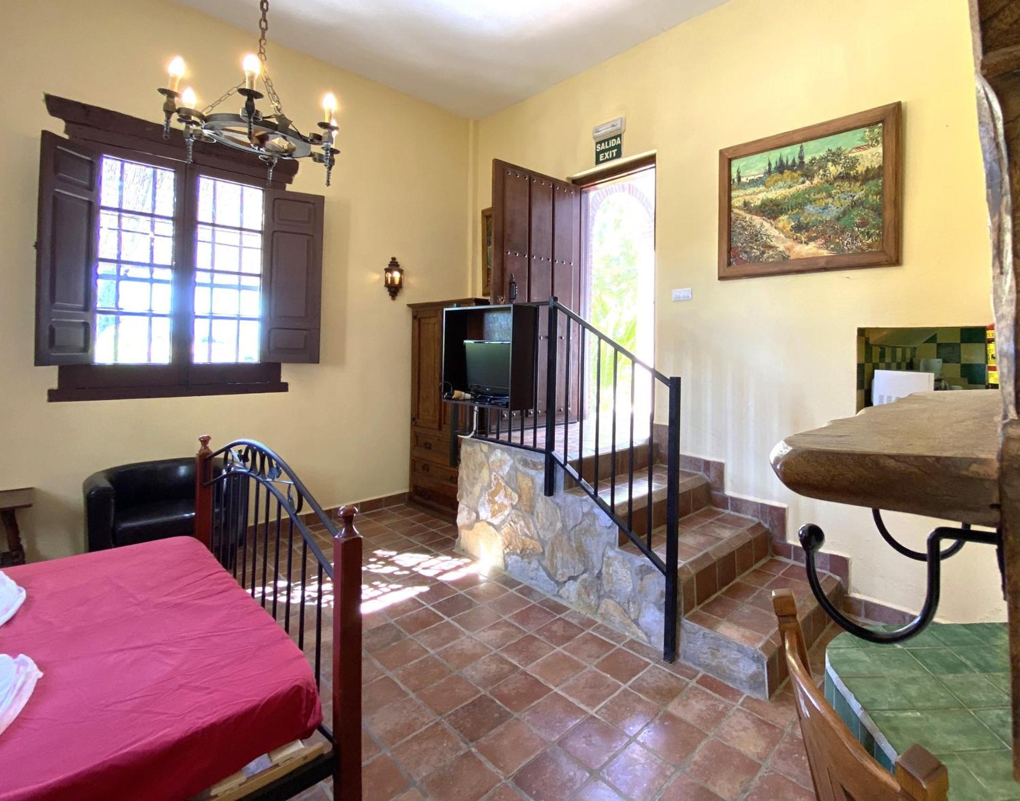 Castle Tower Apartment In Rural Holiday Park 'Bernard' Tolox Εξωτερικό φωτογραφία